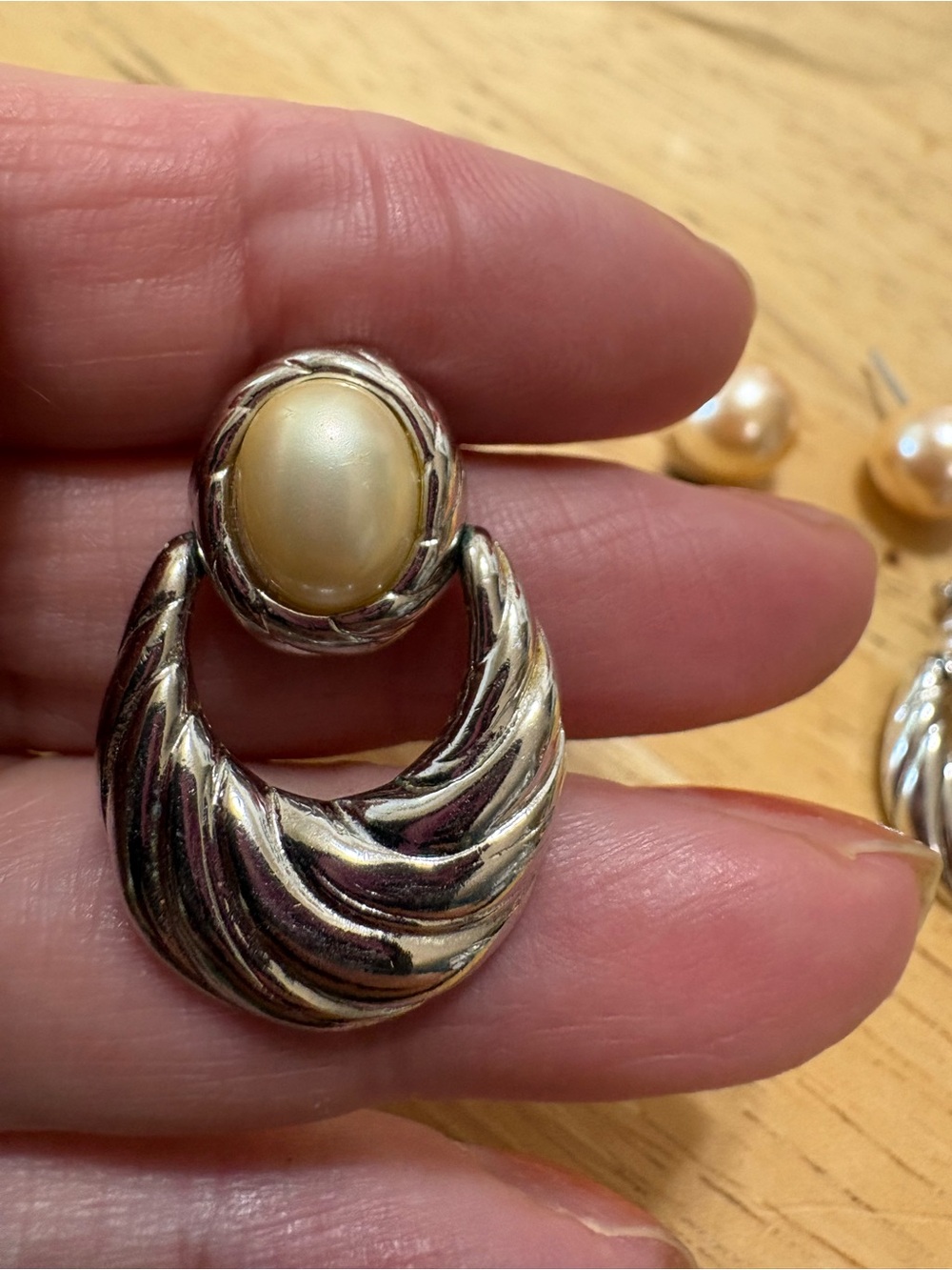 E400 Silver-Tone Drop Earrings with Cream Pearl Accent and Pink Pearl Studs